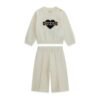 Conjunto bebé GUESS de punto con corazón Conjunto bebé GUESS de punto con jersey y pantalón
