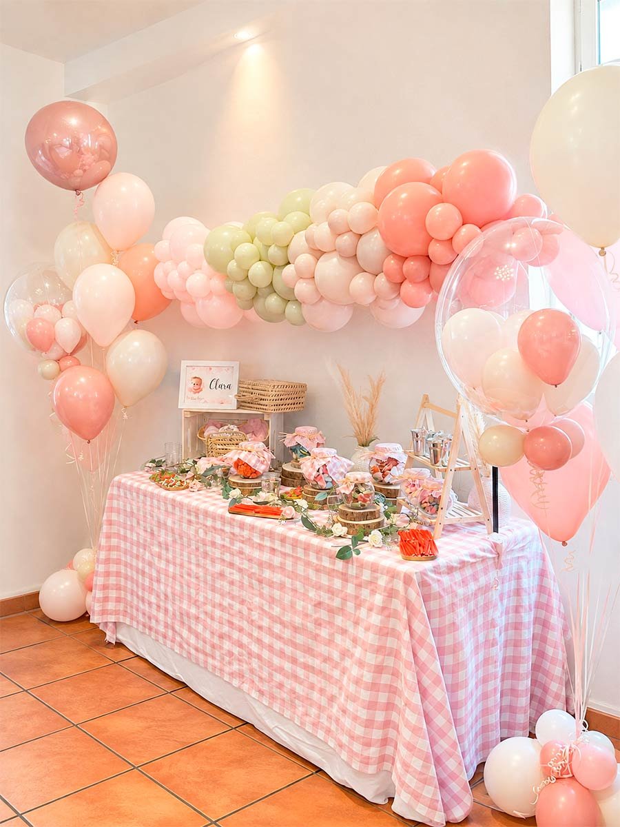 Decoración de globos para bautizo
