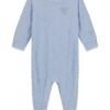 Pijama bebé GUESS con letras en relieve Pijama enterizo bebé GUESS con letras en relieve y pies integrados