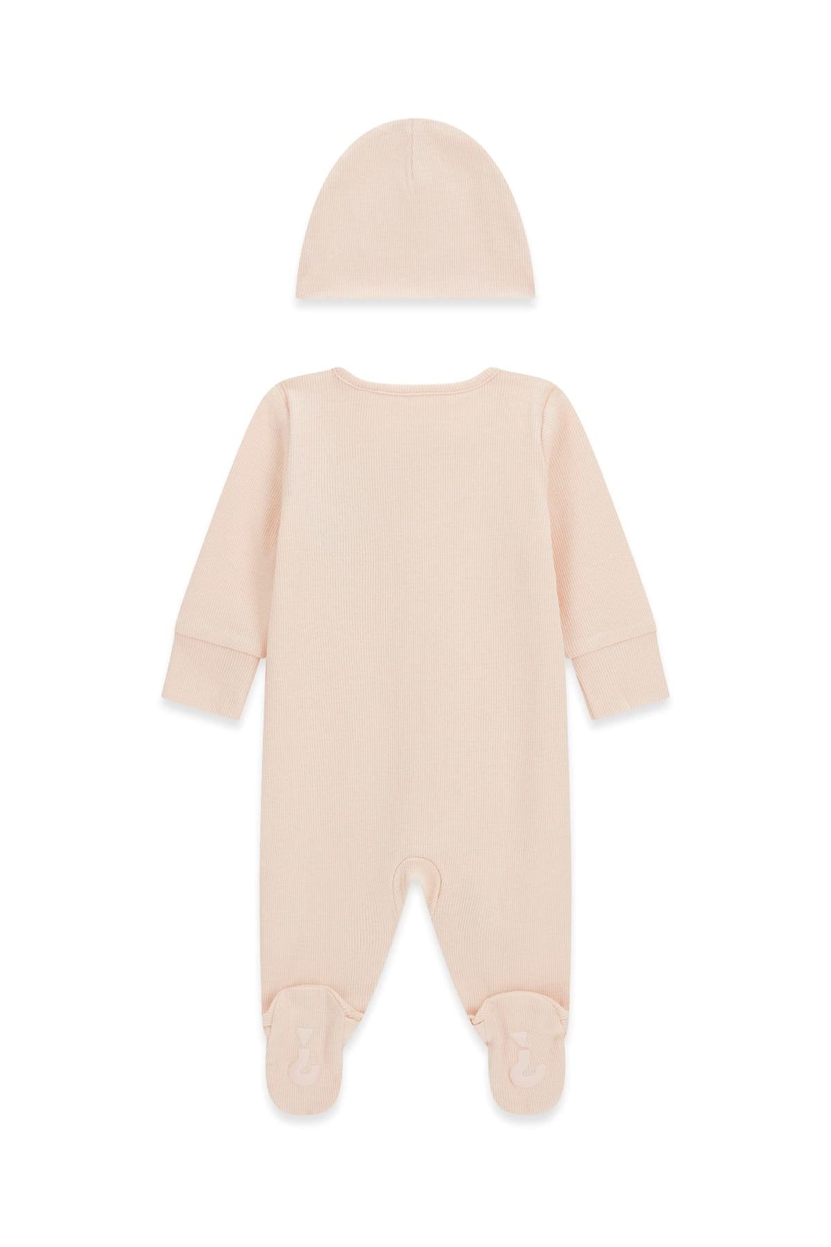 Set pijama bebé GUESS con gorrito de osito Set pijama bebé GUESS con pijama enterizo de osito y gorrito a juego
