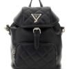 Mochila acolchada con solapa GUESS Mochila GUESS acolchada con rombos, solapa superior, logotipo triangular y bolsillo frontal con cremallera