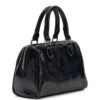 Bolso negro GUESS de charol acolchado con logotipo metálico dorado