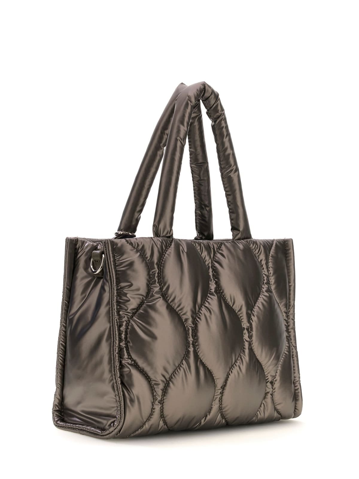 Bolso shopper GUESS acolchado con logotipo triangular y charm decorativo en forma de G