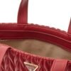 Bolso shopper GUESS grande con diseño acolchado fruncido, asas superiores y logotipo triangular metálico