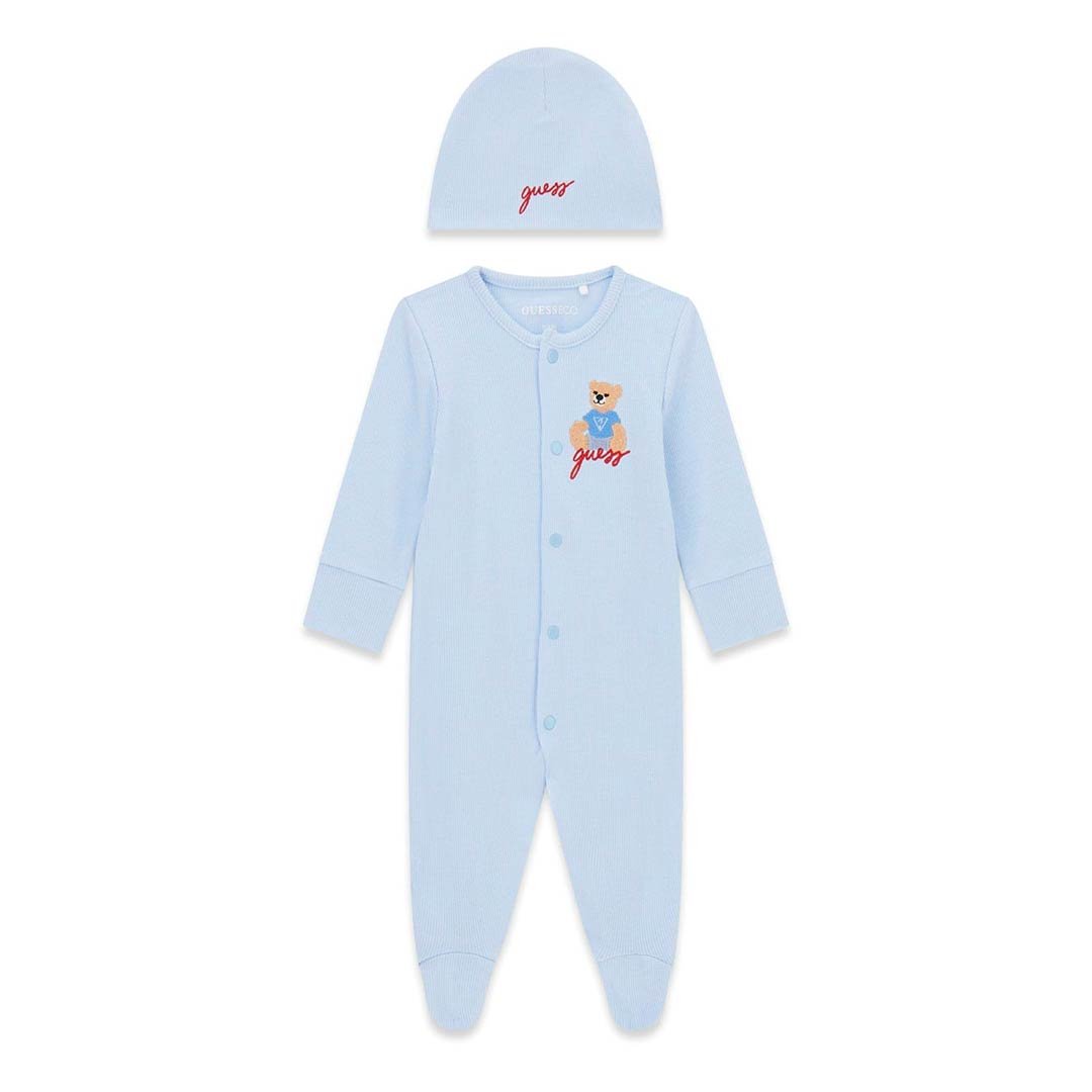 Set pijama bebé GUESS con gorrito de osito Set pijama bebé GUESS con pijama enterizo de osito y gorrito a juego