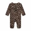 Pijama bebé GUESS con estampado de leopardo Pijama bebé GUESS enterizo con estampado de leopardo y logotipo