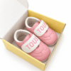 Patucos bebé TOUS con tira de velcro y logotipo frontal