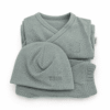Set de pijama bebé TOUS con chaqueta cruzada, pantalón con pies integrados y gorro bordado